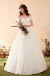 A Line Sweetheart Sleeveless Wedding Dress with Lace Applique
