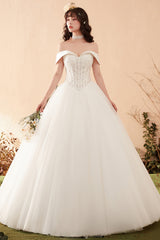 Romantic Off-Shoulder Ball Gown Wedding Dress with Floral Lace Appliques