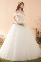 Romantic Off-Shoulder Ball Gown Wedding Dress with Floral Lace Appliques