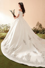 Luxurious Off-Shoulder Satin Ball Gown Wedding Dress with Exquisite Lace Appliques