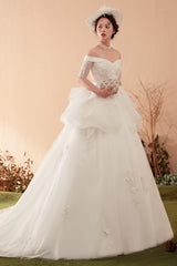Exquisite Off-Shoulder Ball Gown Wedding Dress with Floral Lace Embellishments