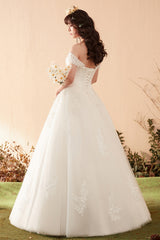 A Line Sweetheart Sleeveless Wedding Dress with Lace Applique